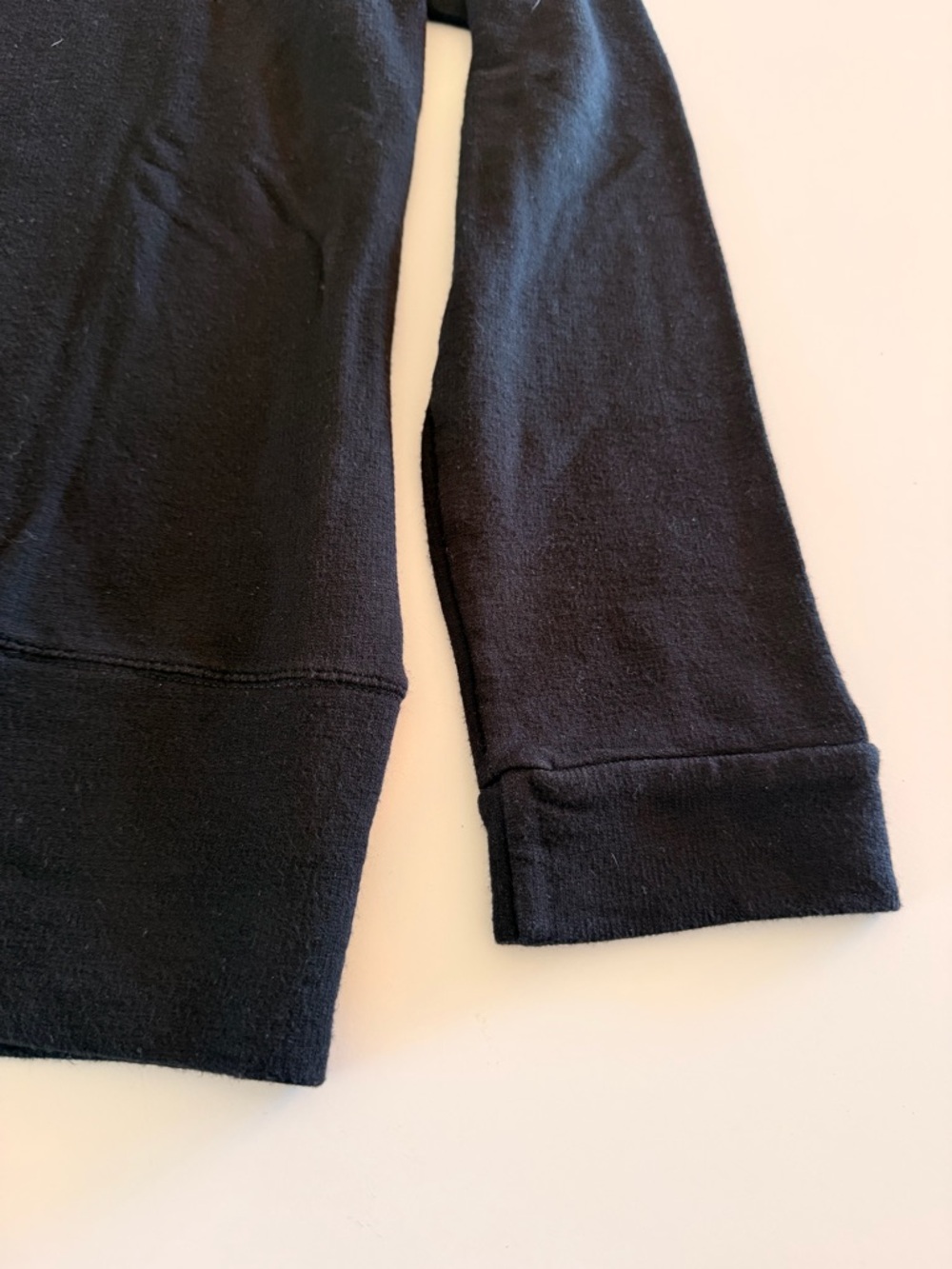 Monrow classic crew neck sweatshirt with distinctive shoulder cutout black Sz S - Picture 6 of 9